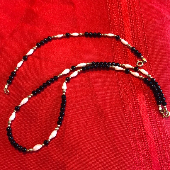 Black/white/ gold necklaces & bracelet - Picture 2 of 7